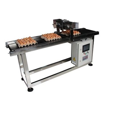 Máquina de codificação de ovos com sistema de travessia